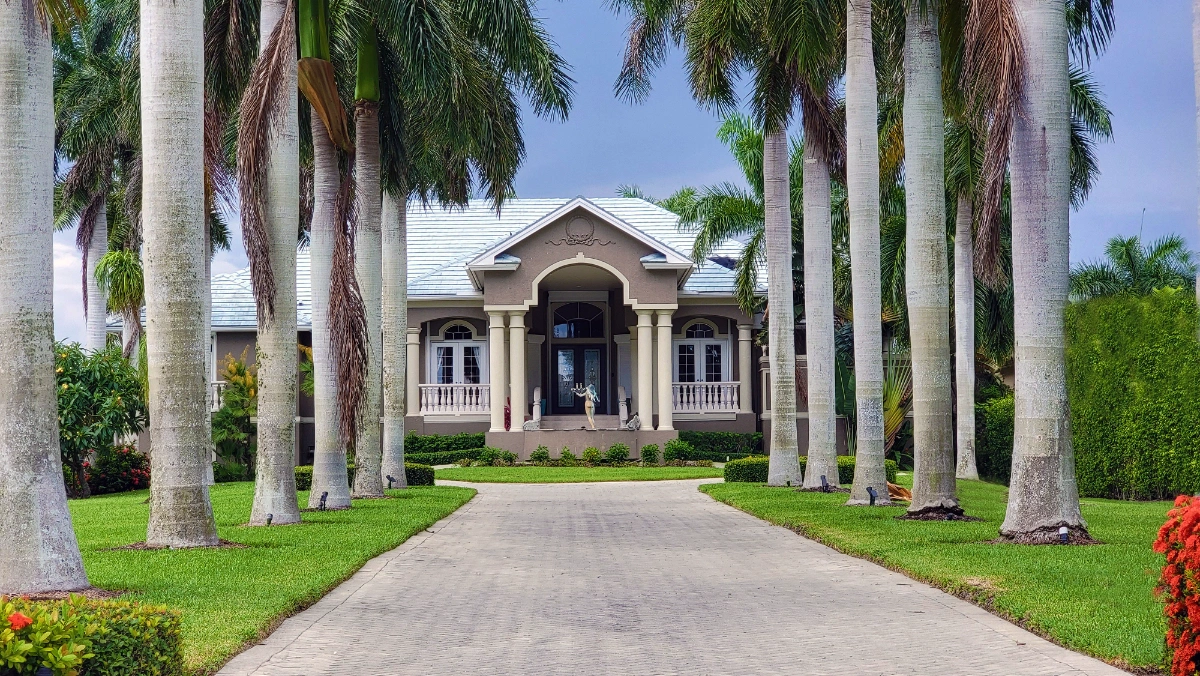 Plantation FL real estate listings with comfortable suburban homes